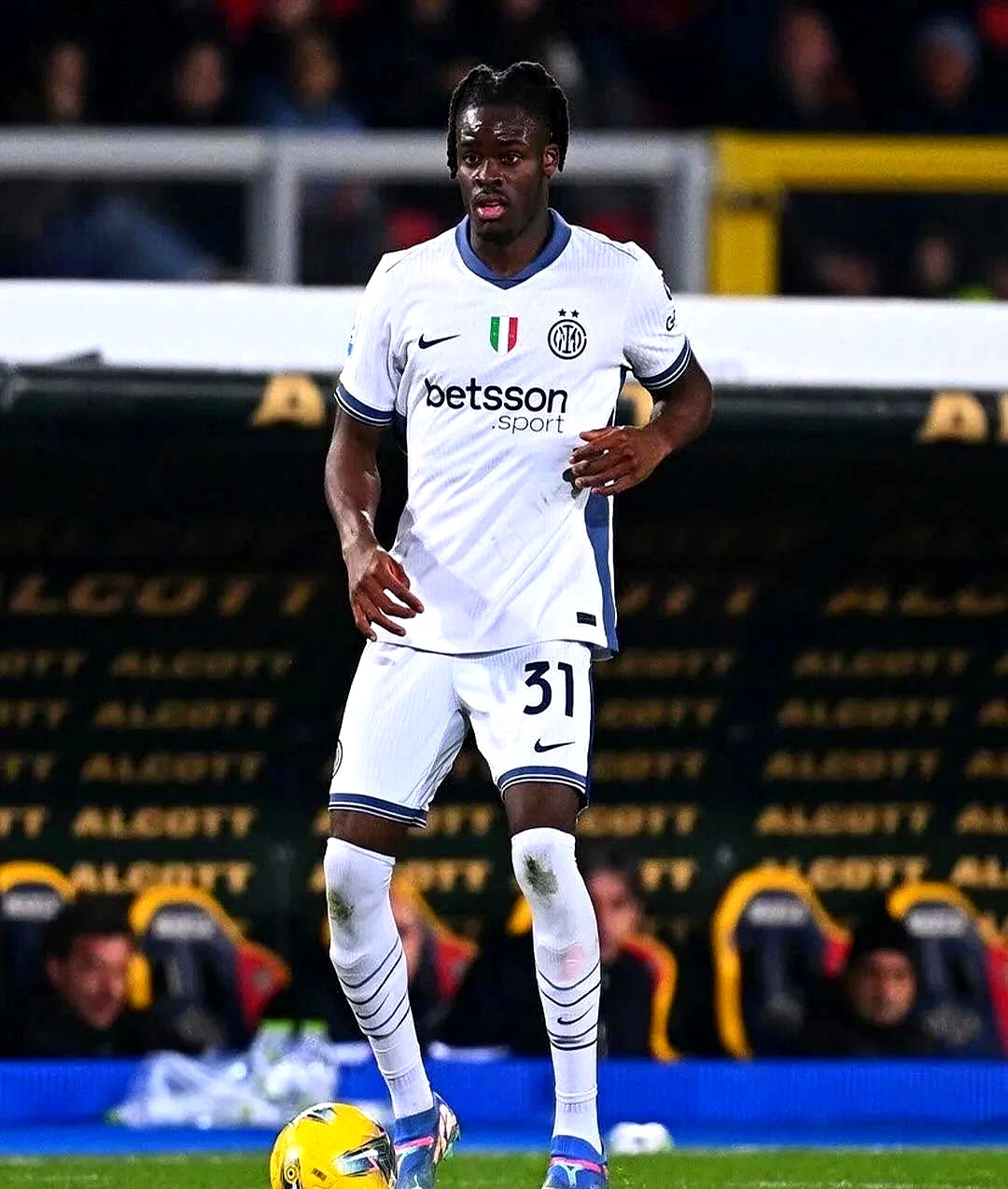 转会期体能课后；国际米兰扳平良机备战荷甲；底气十足；高层口径保持一致的简单介绍